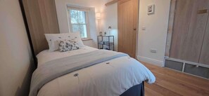 1 bedroom, iron/ironing board, free WiFi, bed sheets - Cottage - Sleeps 2 - Near Cliffs of Moher (Meggagh)