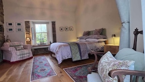 1 bedroom, iron/ironing board, free WiFi, bed sheets - Cottage - Sleeps 2 - Near Cliffs of Moher (Meggagh)