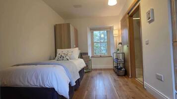 1 kamar tidur, setrika/meja setrika, Wi-Fi gratis, dan seprai linen