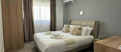 2 bedrooms, iron/ironing board, WiFi