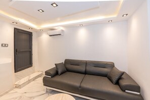 Family Suite | Desk, soundproofing, iron/ironing board, free WiFi - Boutique 360 Suite (Istanbul)