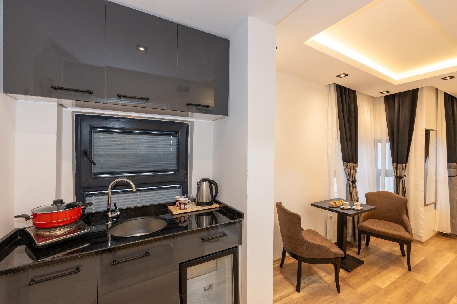 Desk, soundproofing, iron/ironing board, free WiFi