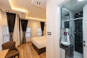 Bureau, chambres insonorisées, fer et planche à repasser, Wi-Fi gratuit