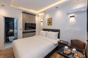 Standard Room | Desk, soundproofing, iron/ironing board, free WiFi