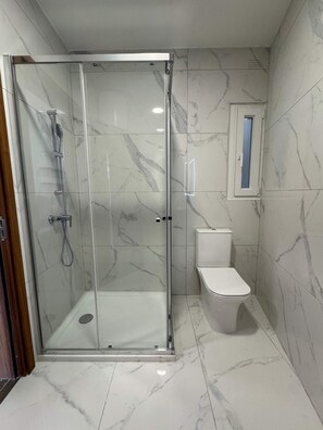 Shower - Spacious Stay New 2BR with Balcony - by HostMT (Il-Fgura)