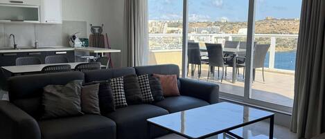 Televisión y chimenea