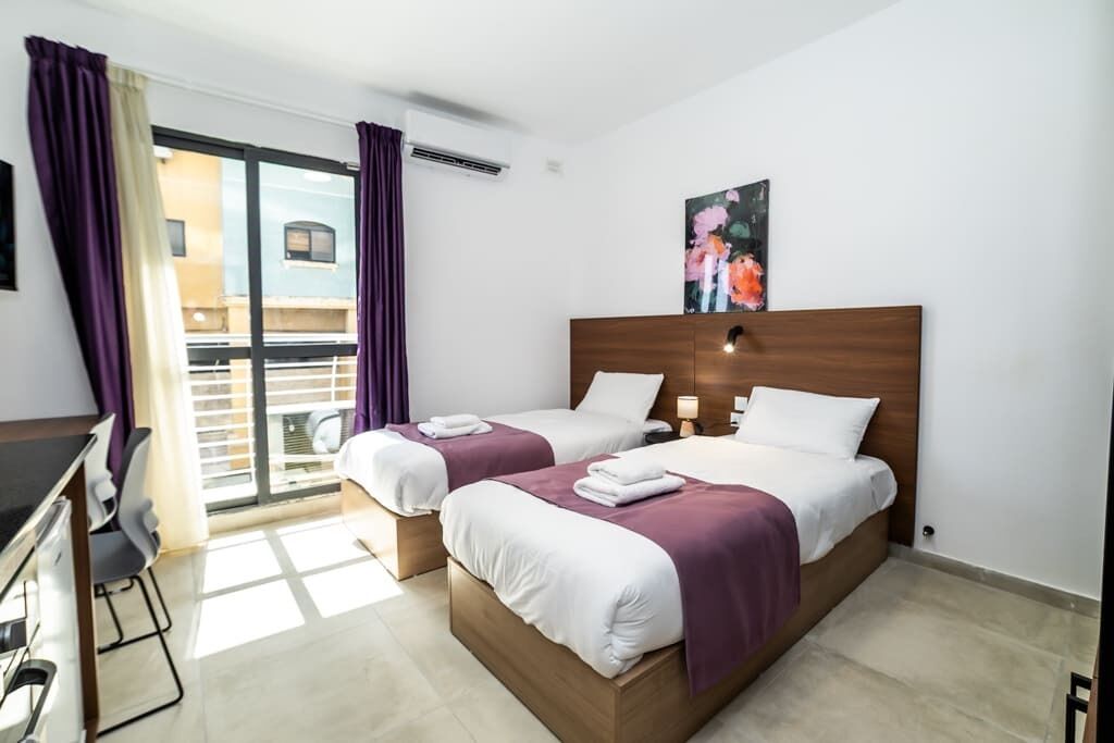 1 slaapkamer, een strijkplank/strijkijzer, wifi, beddengoed