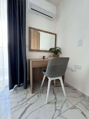 Interior - Modern 2-Bedroom Apartment with Terrace – by HostMT (San Pawl il-Baħar)