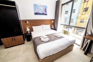 Iron/ironing board, WiFi, bed sheets