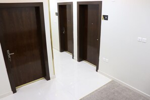 Suite, 2 slaapkamers, keuken | Luxe beddengoed, donsdekens, pillowtop-bedden, een minibar