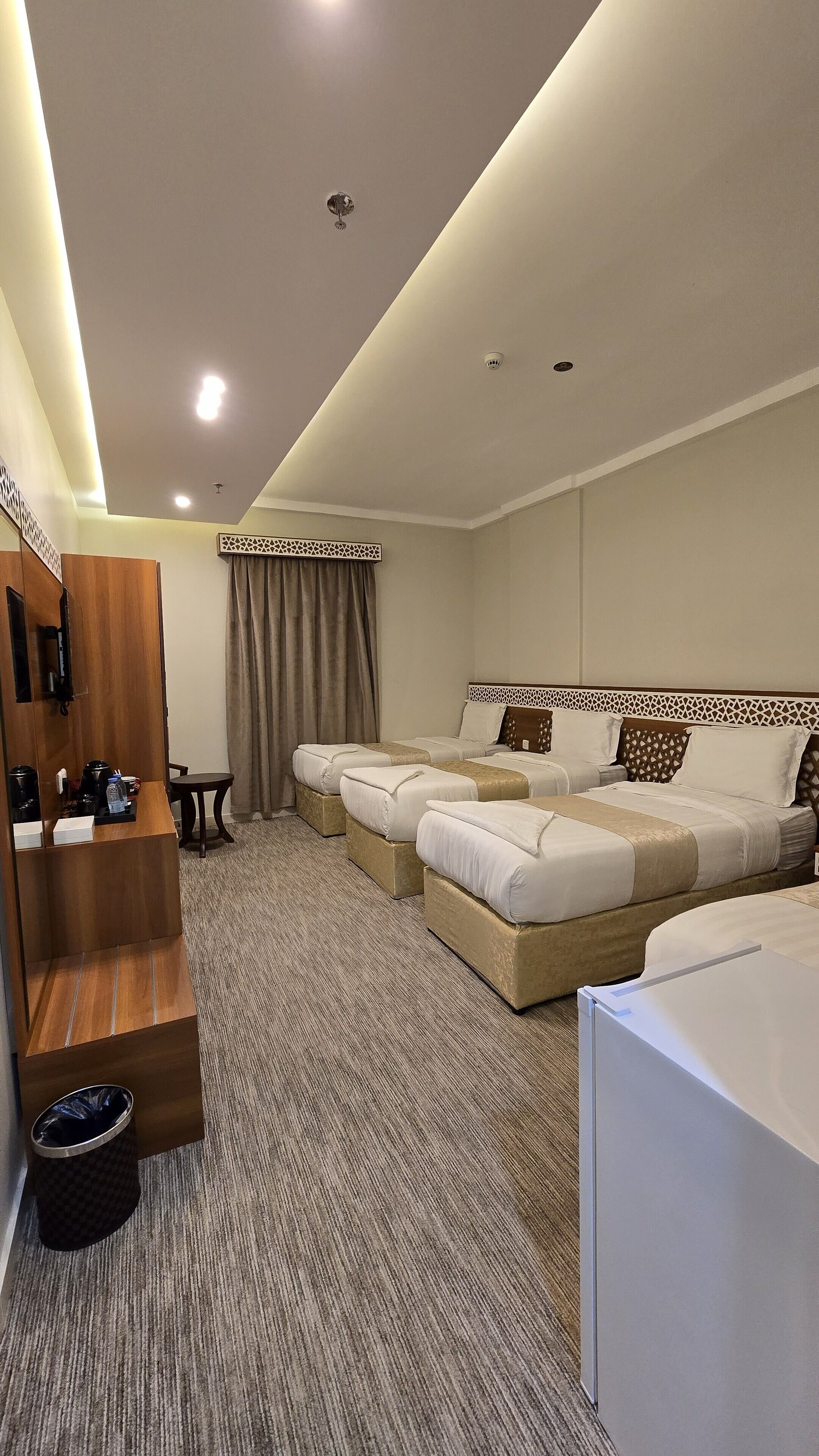 Hochwertige Bettwaren, Daunenbettdecken, Pillowtop-Betten, Minibar