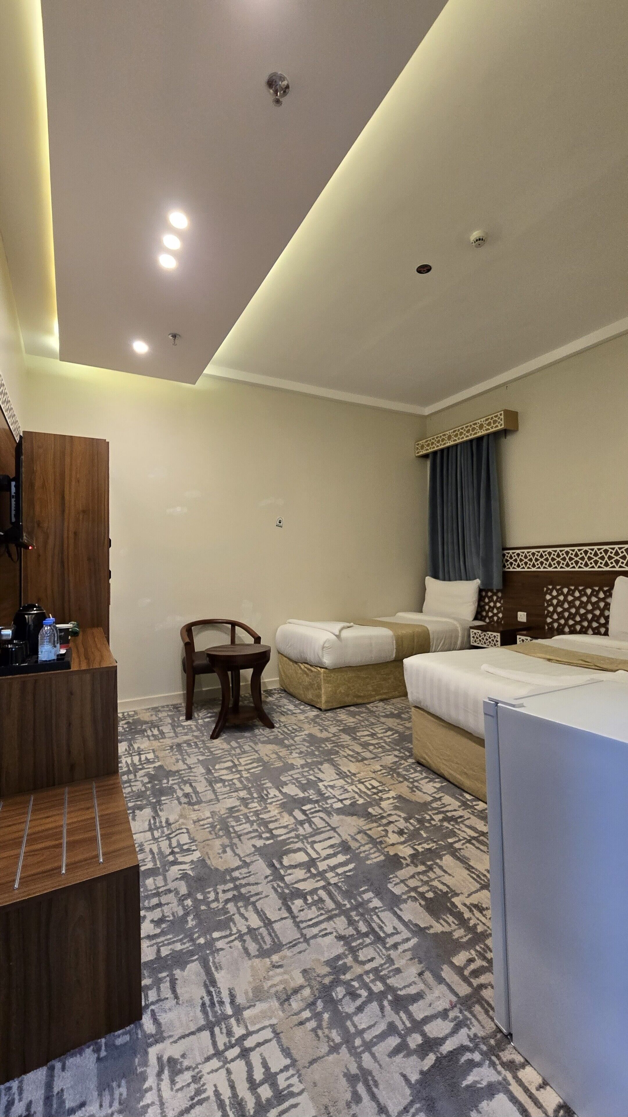 Seprai premium, selimut bulu angsa, bantalan ekstra lembut, dan minibar