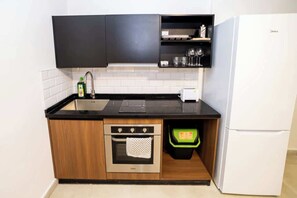 Kjøleskap, kokeplater og brødrister