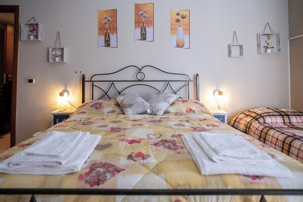 2 bedrooms, Internet, bed sheets