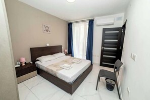 3 chambres, fer et planche à repasser, Wi-Fi, draps fournis