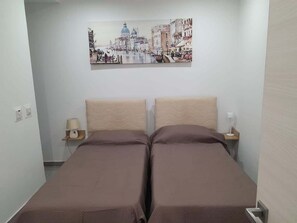 2 chambres, fer et planche à repasser, Wi-Fi, draps fournis