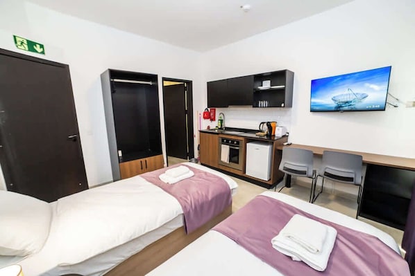 1 chambre, fer et planche à repasser, Wi-Fi, literie fournie