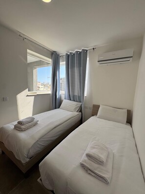 2 chambres, fer et planche à repasser, Wi-Fi, draps fournis