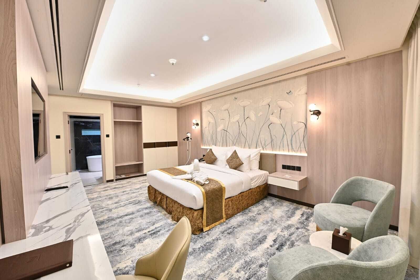 Luxury-Suite | Bettwäsche aus ägyptischer Baumwolle, hochwertige Bettwaren, Minibar