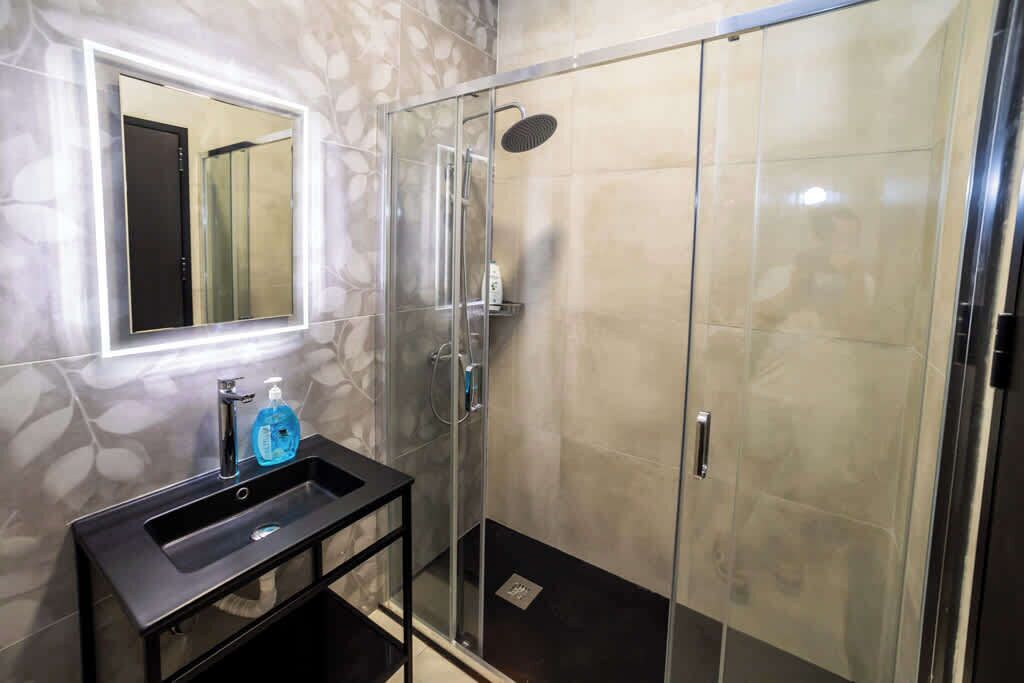 Een douche, een haardroger