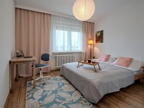 2 sovrum, skrivbord, strykjärn/strykbräda och wi-fi