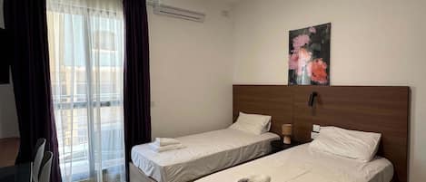 1 habitación, tabla de planchar con plancha, wifi y ropa de cama