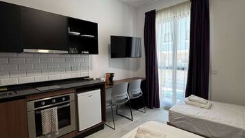 Iron/ironing board, WiFi, bed sheets