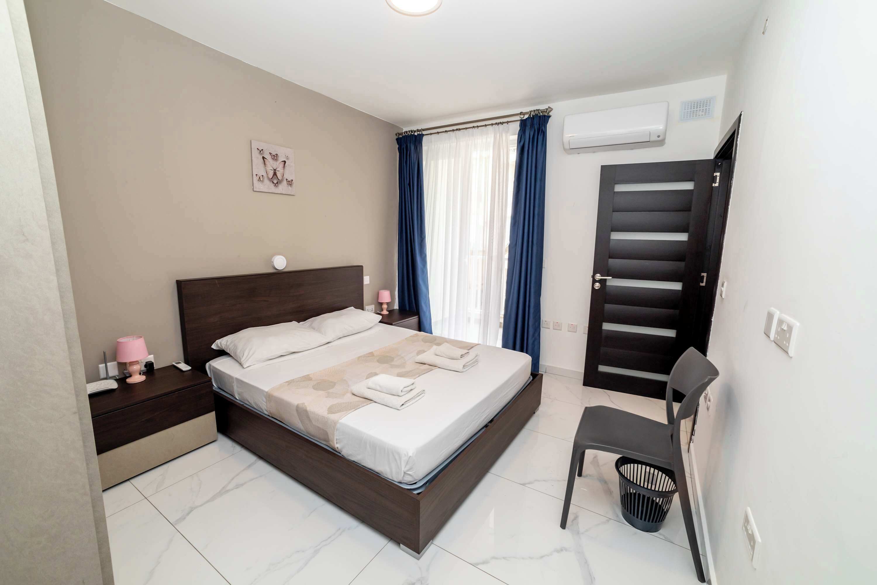 3 chambres, fer et planche à repasser, Wi-Fi, draps fournis