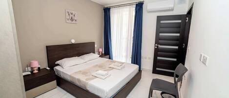 3 chambres, fer et planche à repasser, Wi-Fi, draps fournis