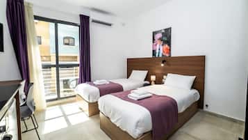 1 habitación, tabla de planchar con plancha, wifi y ropa de cama