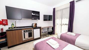 Iron/ironing board, WiFi, bed sheets