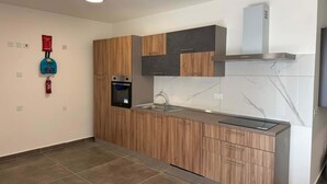 Fridge, microwave, stovetop, dishwasher - Spacious Stay New 2BR with Balcony - by HostMT (Il-Fgura)