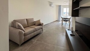 TV - Spacious Stay New 2BR with Balcony - by HostMT (Il-Fgura)