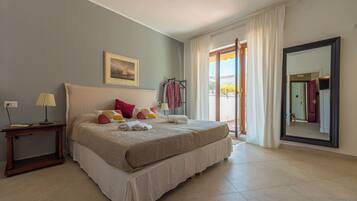 Deluxe Apartment, City View | Iron/ironing board, free WiFi