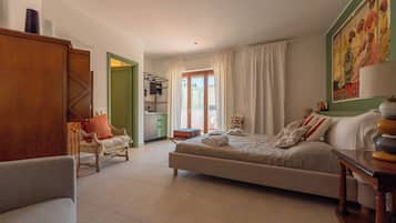 Apartment, Balkon, Stadtblick | Bügeleisen/Bügelbrett, kostenloses WLAN