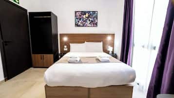 1 habitación, tabla de planchar con plancha, wifi y ropa de cama