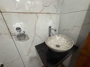 Habitación doble estándar | Baño | Regadera