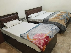 Triple Room | Rollaway beds, free WiFi, bed sheets