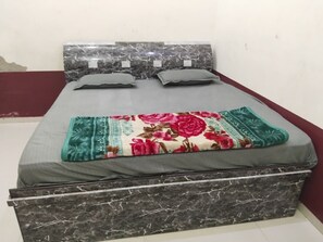 Standard Room | Rollaway beds, free WiFi, bed sheets