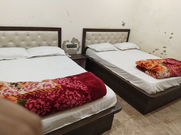 Familiekamer, airconditioning | Een bureau, extra bedden (toeslag), gratis wifi, beddengoed