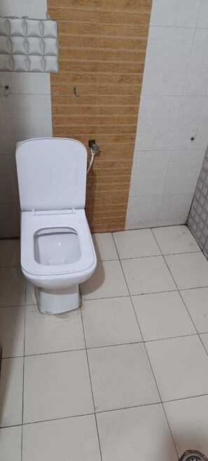 Shower, free toiletries, towels, soap