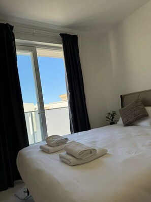 Iron/ironing board, WiFi, bed sheets