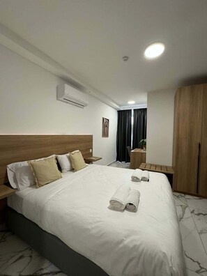 2 quartos, ferros/tábuas de passar roupa, Wi-Fi, roupa de cama