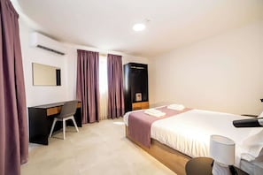 1 chambre, fer et planche à repasser, Wi-Fi, literie fournie