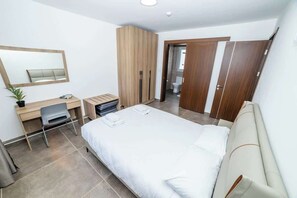 2 bedrooms, iron/ironing board, WiFi, bed sheets - Modern Escape 2 Bed Penthouse – by HostMT (San Pawl il-Baħar)