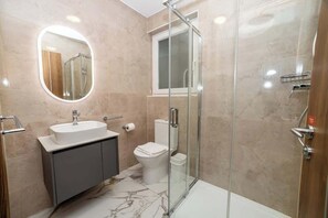Douche, sĂšche-cheveux