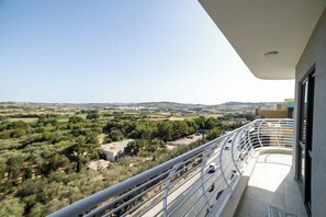Property grounds - Modern Studio with Double Bed & Kitchen by HostMT (San Pawl il-Baħar)