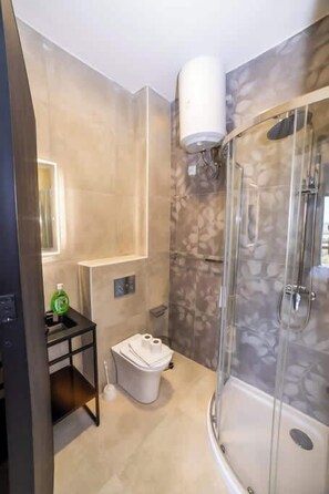 Shower, hair dryer - Modern Studio with Double Bed & Kitchen by HostMT (San Pawl il-Baħar)