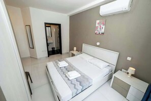 2 bedrooms, iron/ironing board, WiFi, bed sheets