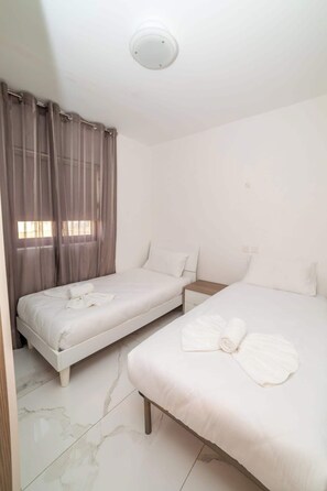 3 bedrooms, iron/ironing board, WiFi, bed sheets